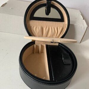 WOLF GENUINE LEATHER BLACK ZIPPED ROUND TRAVEL JEWELRY BOX CASE  2.5" BY 4.75"